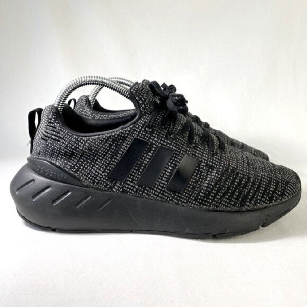 Adidas Swift Run 22 Women’s Running Shoes Black & Gray Size 5.5 Athletic Sneaker